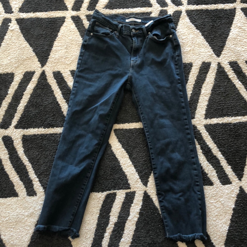 Very cute Levi’s cut off high rise straight jeans - Picture 2 of 4